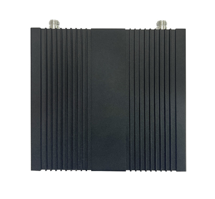 Répétiteur sélectif à bande numérique tribande 900 1800 2100 MHz Personnalisé pour l'amplification du signal