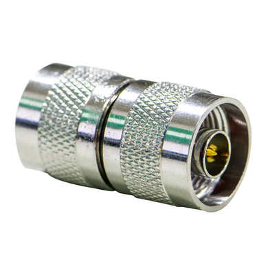 Type masculin adapté aux besoins du client connecteur de N de propulseur de signal impédance de 50 ohms