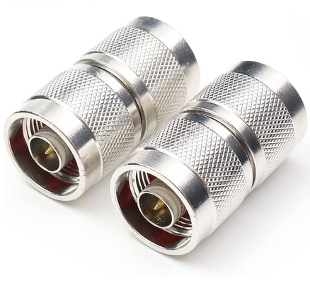 Type masculin adapté aux besoins du client connecteur de N de propulseur de signal impédance de 50 ohms